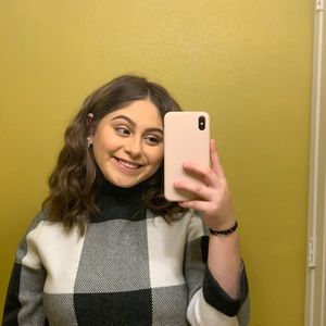 Meet your Posher, Claudia